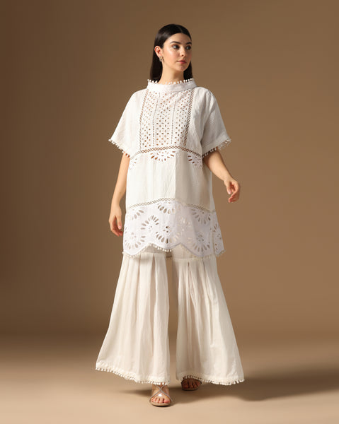 Lacetrace Off-White Ensemble