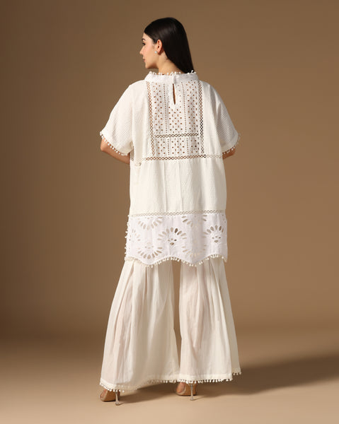 Lacetrace Off-White Ensemble