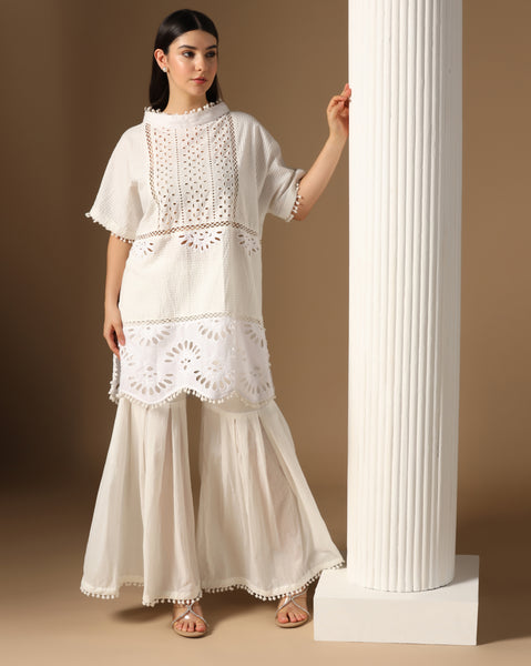 Lacetrace Off-White Ensemble